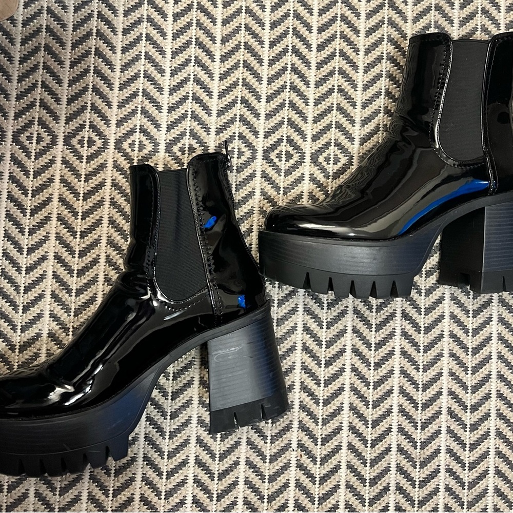 Madden girls shiny boots